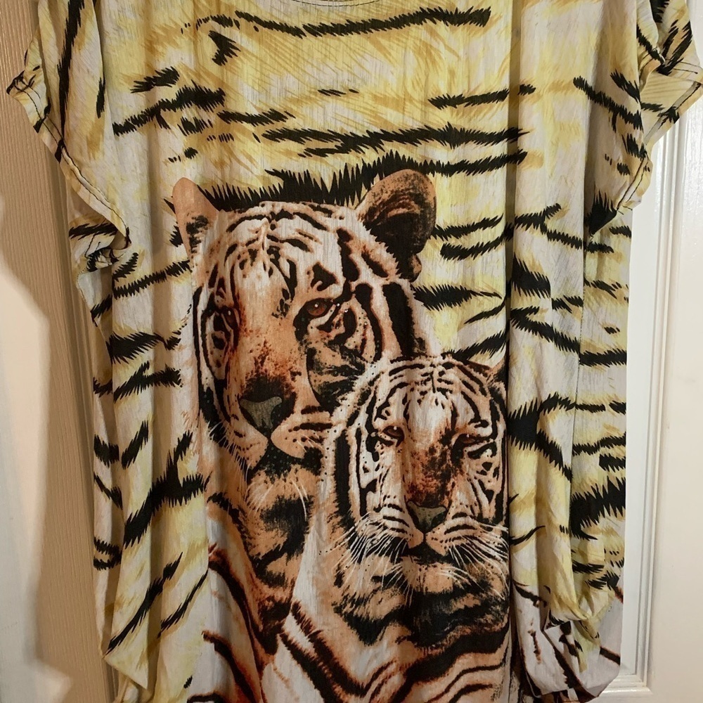 Lioness Tee